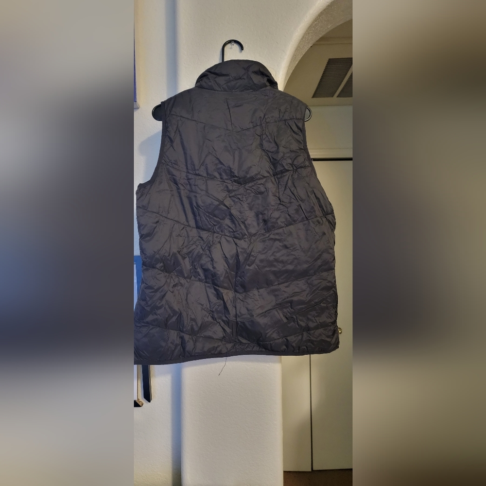 Black vest - Picture 2 of 2